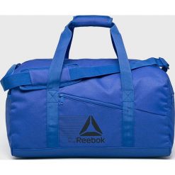 Reebok - Torba. Niebieskie torby męskie sportowe marki Reebok, z poliesteru, sportowe, na ramię, małe. Za 139,90 zł.