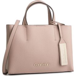 Torebka CALVIN KLEIN - Sided Med Tote K60K605314 646. Różowe torebki klasyczne damskie Calvin Klein, bez wzorów, ze skóry ekologicznej, klasyczne, na ramię, bez dodatków. Za 699,00 zł.