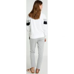 Bluzy rozpinane damskie: Juvia SPORTY WITH SIDE STRIPE Bluza white