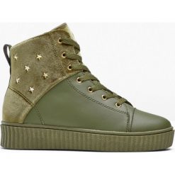 Wysokie sneakersy bonprix oliwkowy. Zielone sneakersy damskie bonprix. Za 99,99 zł.