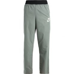 Spodnie dresowe damskie: Nike Sportswear PANT SNAP ARCHIVE Spodnie treningowe clay green/sail/light pumice