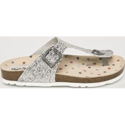 Pepe Jeans - Japonki. Szare klapki damskie Pepe Jeans, bez wzorów, z jeansu, bez obcasa, na obcasie. W wyprzedaży za 139,90 zł.