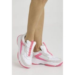 SNEAKERSY MAYA Calvin Klein Jeans. Białe sneakersy damskie Calvin Klein Jeans, z jeansu. Za 609,00 zł.