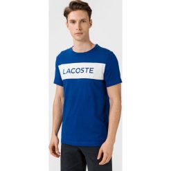 Lacoste Koszulka Niebieski. Niebieskie podkoszulki męskie Lacoste, l, z nadrukiem, z bawełny, z krótkim rękawem. Za 219,95 zł.