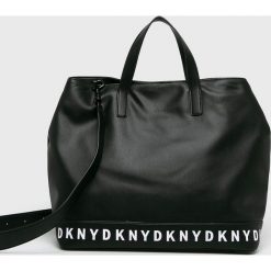 Dkny - Torebka. Czarne torebki klasyczne damskie DKNY, w paski, ze skóry ekologicznej, casualowe, na ramię, duże, bez dodatków. Za 839,90 zł.