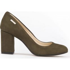 Klasyczne czółenka na słupku - skóra naturalna - model 042 - kolor oliwka. Szare czółenka damskie Zapato, na co dzień, bez wzorów, z jeansu, z okrągłym noskiem, bez obcasa, na obcasie. Za 319,00 zł.
