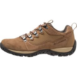 Columbia PEAKFREAK VENTURE WP LOW Obuwie hikingowe beige. Brązowe buty skate męskie Columbia, z gumy, outdoorowe. Za 499,00 zł.