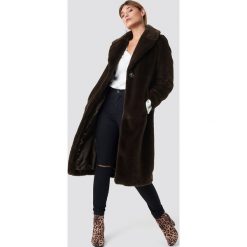 XLE the Label Płaszcz ze sztucznym futrem Caroline - Brown. Brązowe płaszcze damskie marki XLE the Label, z futra. Za 527,95 zł.