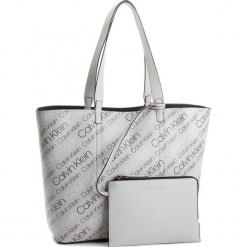 Torebka CALVIN KLEIN - Inside Out Large Sho K60K604301 910. Białe torebki klasyczne damskie Calvin Klein, ze skóry ekologicznej, duże. W wyprzedaży za 479,00 zł.
