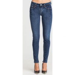 JEANSY FABULOUS SLIM FIT BOTTOM UP LIU JO. Niebieskie jeansy damskie Liu Jo, z aplikacjami, z elastanu. Za 699,00 zł.