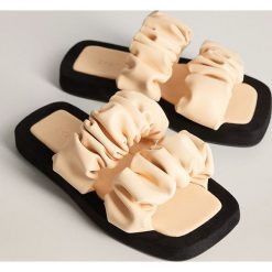 Mango - Klapki Rufi. Białe klapki damskie Mango, bez wzorów, ze skóry ekologicznej, bez obcasa, na obcasie. Za 229,90 zł.