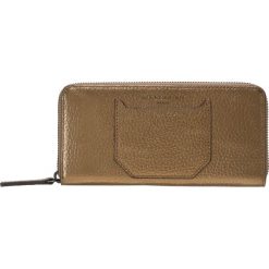 Portfele damskie: Liebeskind Berlin GIGIH GLOBETROTTER Portfel sioux beige metallic