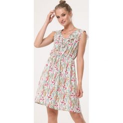 Biała Sukienka Explosion Of Love. Białe sukienki damskie Born2be, s, bez wzorów, z wiskozy, z falbankami, bez rękawów, mini. Za 49,99 zł.
