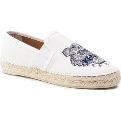 Espadryle KENZO - F952ES188F70 Blanc 01. Białe espadryle damskie Kenzo, bez wzorów, ze skóry, bez obcasa, na płaskiej podeszwie. Za 699,00 zł.