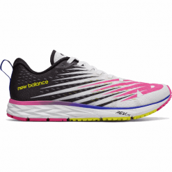 New Balance W1500v5 - W1500WM5. Pomarańczowe buty sportowe damskie New Balance, bez wzorów, z materiału, tenisowe. W wyprzedaży za 369,99 zł.