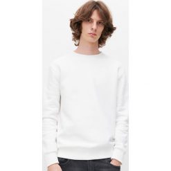 Bluza w minimalistycznym stylu - Biały. Białe bluzy męskie Reserved, s, bez wzorów, bez kołnierzyka, bez rękawów, bez kaptura. Za 69,99 zł.