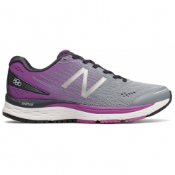 Buty do biegania damskie NEW BALANCE 880V8 / W880EU8. Buty sportowe damskie New Balance, bez wzorów, do biegania. Za 389,99 zł.