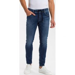 Dżinsy "Jimi" - Slim fit - w kolorze granatowym. Niebieskie jeansy męskie Cross Jeans, m, w paski, klasyczne. W wyprzedaży za 109,95 zł.