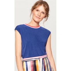 T-shirty damskie: Koszulka z lamówką w prążki - Niebieski
