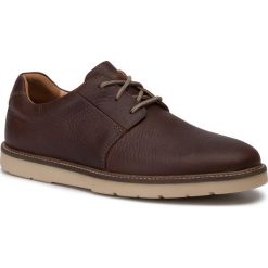 Półbuty CLARKS - Grandin Plain 261448707 Tan Leather. Pomarańczowe półbuty męskie Clarks, na co dzień, bez wzorów, ze skóry ekologicznej, eleganckie, bez zapięcia. W wyprzedaży za 269,00 zł.