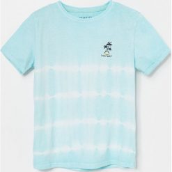 T-shirt z efektem tie-dye - Biały. Białe t-shirty męskie Reserved, bez wzorów, bez kołnierzyka. W wyprzedaży za 15,99 zł.