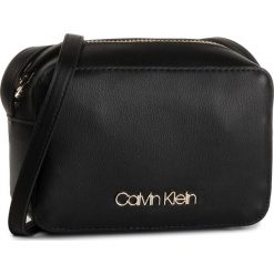 Torebka CALVIN KLEIN - Ck Must F19 Camerbag K60K605871 BDS. Czarne listonoszki damskie Calvin Klein, na co dzień, bez wzorów, ze skóry ekologicznej, bez dodatków. Za 299,00 zł.