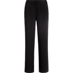 Kuloty Guess W93B67 W96R0. Czarne spodnie damskie Guess, z poliesteru. W wyprzedaży za 229,00 zł.