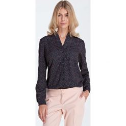Czarna Elegancka Koszulowa Bluzka z Dekoltem w Szpic w Łączkę. Czarne bluzki damskie marki Molly.pl, s, eleganckie, z klasycznym kołnierzykiem. Za 121,90 zł.