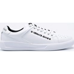 Versace Jeans - Buty. Białe buty sportowe męskie Versace Jeans, z jeansu, na sznurówki. W wyprzedaży za 479,90 zł.