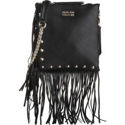 Torebka VERSACE JEANS COUTURE - E1VUBBL1 71278 899. Czarne torebki klasyczne damskie Versace Jeans Couture, bez wzorów, z jeansu, wizytowe, bez dodatków. Za 799,00 zł.