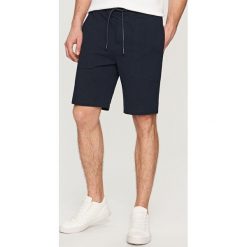 Spodenki i szorty męskie: Dzianinowe szorty slim fit - Granatowy
