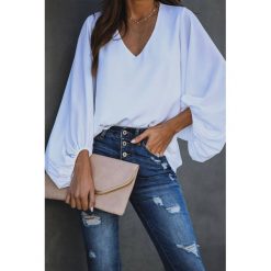 Bluzka damska MERZA WHITE. Białe bluzki damskie IVET, bez wzorów, z materiału, eleganckie, bez kołnierzyka, bez rękawów. W wyprzedaży za 89,00 zł.