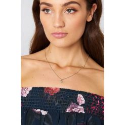 NA-KD Accessories Naszyjnik z zawieszką z literą - Gold. Różowe naszyjniki damskie marki NA-KD Accessories, ze stali. W wyprzedaży za 30,47 zł.