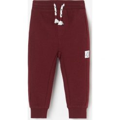 Joggery z dzianiny strukturalnej - Brązowy. Pomarańczowe spodnie męskie Reserved, bez wzorów, z dzianiny. Za 39,99 zł.