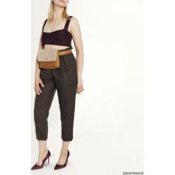 Waisted Large Karmelowa torebka damska na biodro. Szare nerki damskie marki Pakamera, bez wzorów, bez dodatków. Za 340,00 zł.