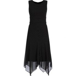 Sukienka koktajlowa DKNY DD9EI984. Czarne sukienki damskie DKNY, bez wzorów, z poliesteru, wizytowe, bez kołnierzyka, bez rękawów. W wyprzedaży za 319,00 zł.