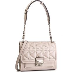 Torebka KARL LAGERFELD - 86KW3013 Taupe. Brązowe torebki klasyczne damskie KARL LAGERFELD, bez wzorów, ze skóry, klasyczne, bez dodatków. W wyprzedaży za 1219,00 zł.