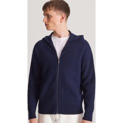 Rozpinany sweter z kapturem - Granatowy. Niebieskie swetry męskie Reserved, s, bez wzorów, z kapturem, z kapturem. Za 139,99 zł.