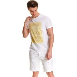 T-shirt krótki rękaw męski z nadrukiem. Białe t-shirty męskie Top Secret, m, z nadrukiem, z bawełny, klasyczne, z okrągłym kołnierzem, krótkie. W wyprzedaży za 29,99 zł.
