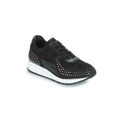 Buty Chattawak ENNA. Czarne trampki i tenisówki damskie Chattawak, bez wzorów, bez zapięcia. Za 197,40 zł.
