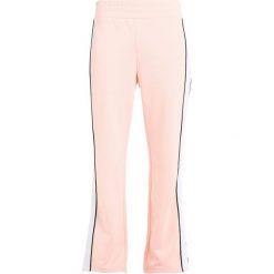 Spodnie dresowe damskie: Juicy Couture WIDE LEG TRICOT PANT Spodnie treningowe light/pastel pink