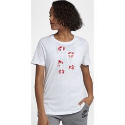 Koszulki Nike Wmns NSW Kiss My Airs 2 (AJ1319-100). Szare t-shirty damskie Nike, z bawełny. Za 59,99 zł.