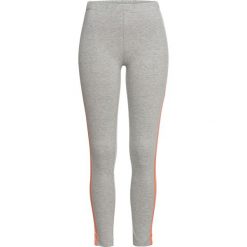 Legginsy z lampasami bonprix jasnoszary melanż. Szare spodnie damskie bonprix. Za 54,99 zł.