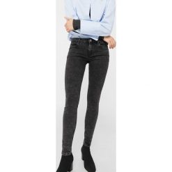 Mango - Jeansy Kim. Czarne jeansy damskie marki Mango. W wyprzedaży za 59,90 zł.
