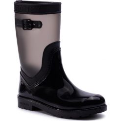 Kalosze TOMMY HILFIGER - Translucent Detail Rain Boot FW0FW04126 Black 990. Czarne kalosze damskie TOMMY HILFIGER, bez wzorów, ze skóry ekologicznej. W wyprzedaży za 319,00 zł.