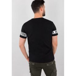 Koszulka Alpha Industries Sleeve Print 126542-03. Białe koszulki męskie Alpha Industries, xl, bez wzorów, bez kołnierzyka, bez rękawów. Za 117,99 zł.
