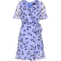 Sukienka codzienna DKNY DD0B3059. Niebieskie sukienki damskie DKNY, na co dzień, bez wzorów, z poliesteru, bez kołnierzyka, bez rękawów, proste. Za 669,00 zł.