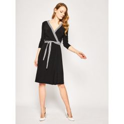 Sukienka codzienna Lauren Ralph Lauren Trim 250786023. Czarne sukienki damskie Lauren Ralph Lauren, na co dzień, bez wzorów, z elastanu, bez kołnierzyka, bez rękawów, proste. W wyprzedaży za 559,00 zł.