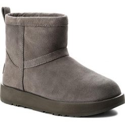 Buty UGG - W Classic Mini Waterproof 1019643 W/Mtl. Szare kozaki damskie Ugg, z wełny, na niskim obcasie, bez zapięcia. W wyprzedaży za 699,00 zł.