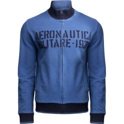 Bluza AERONAUTICA MILITARE. Niebieskie bluzy męskie Aeronautica Militare, bez wzorów, z dzianiny, ze stójką, bez rękawów, bez kaptura. W wyprzedaży za 455,00 zł.